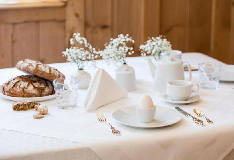 דירת פנטהאוז 1 חדרי שינה, Schlosswirt Forst