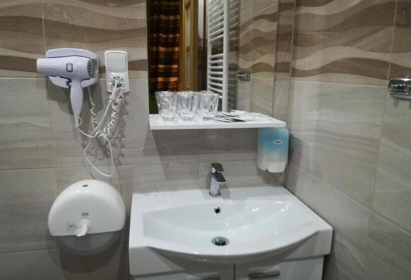 غرفة قياسية ثلاثية, Pension Krista