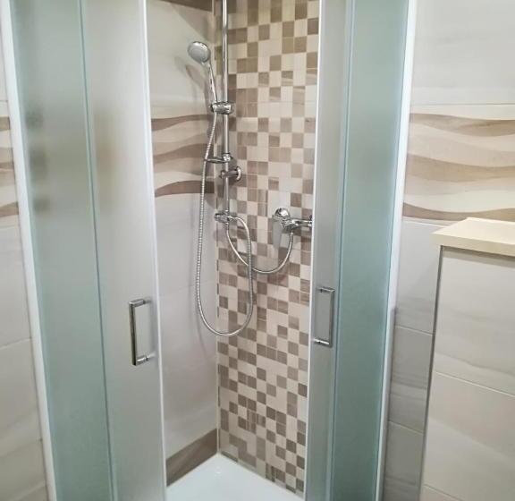 غرفة قياسية رباعية, Pension Krista