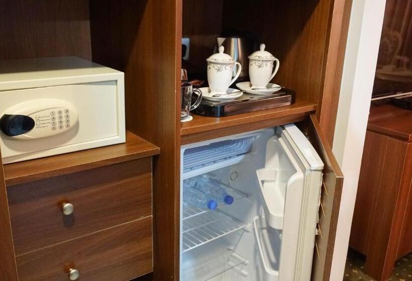 デラックススタジオ, Massara House