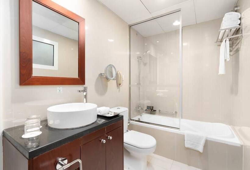 اتاق لوکس با تخت بزرگ, Golden Sands Hotel & Residences