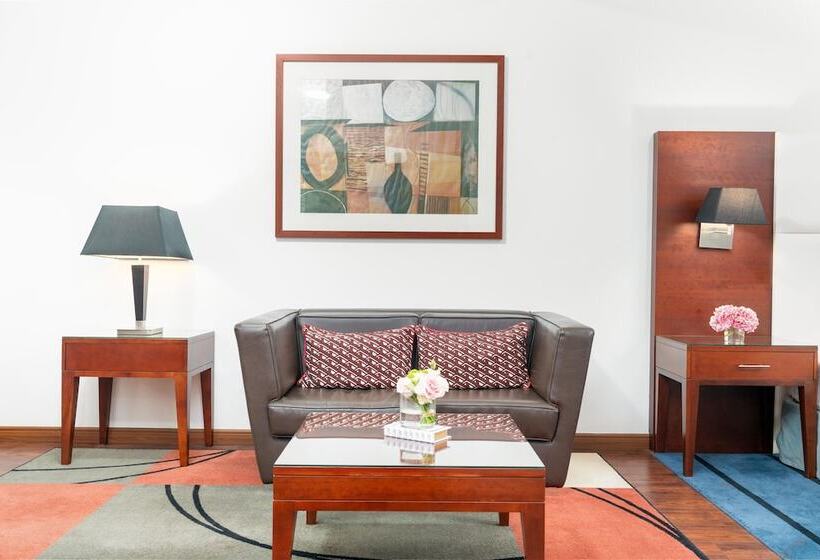 اتاق لوکس با تخت بزرگ, Golden Sands Hotel & Residences