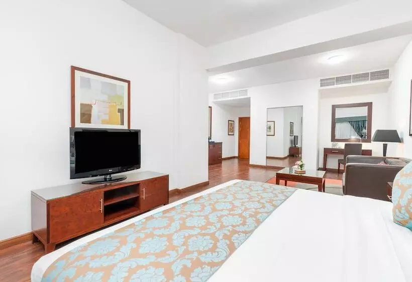 キングサイズベッドのデラックスルーム, Golden Sands Hotel & Residences