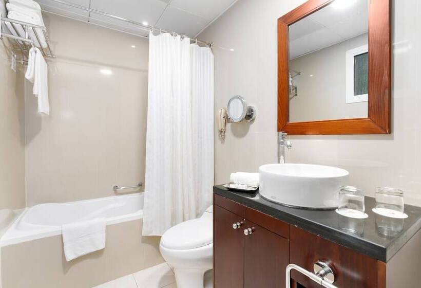 سوئیت کلاب, Golden Sands Hotel & Residences