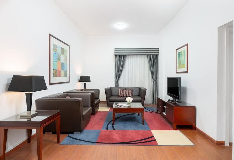 سوئیت کلاب, Golden Sands Hotel & Residences