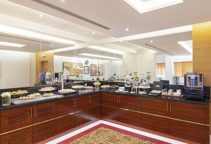 سوئیت کلاب, Golden Sands Hotel & Residences