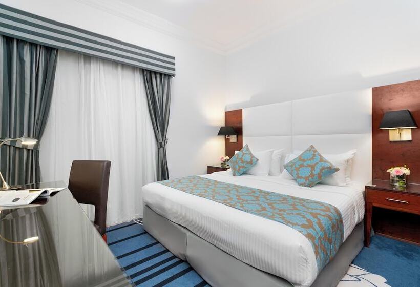 سوئیت کلاب, Golden Sands Hotel & Residences