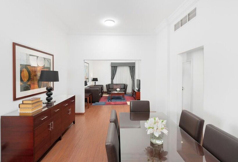 سوئیت کلاب, Golden Sands Hotel & Residences