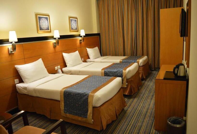 标准三人间, Durrat Al Eiman