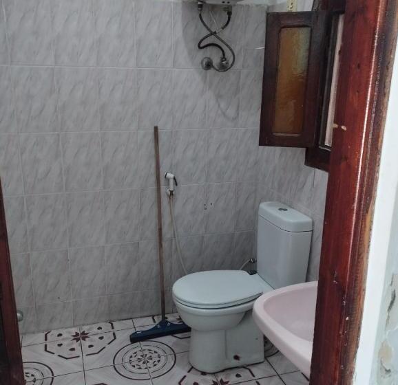 اتاق استاندارد سه نفره, Jowhara