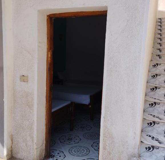 اتاق استاندارد سه نفره, Jowhara