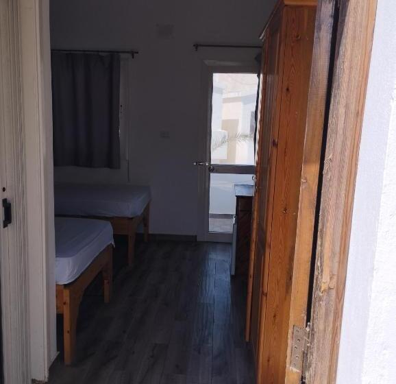 اتاق استاندارد سه نفره, Jowhara