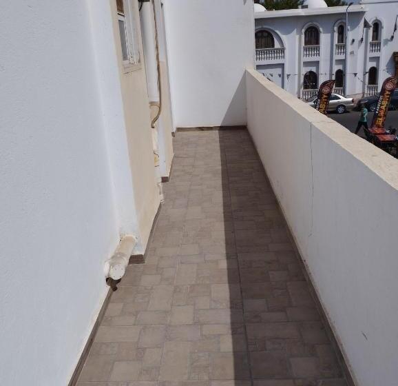 اتاق استاندارد سه نفره, Jowhara