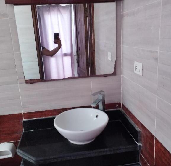 اتاق استاندارد سه نفره, Jowhara