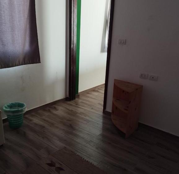 اتاق استاندارد سه نفره, Jowhara