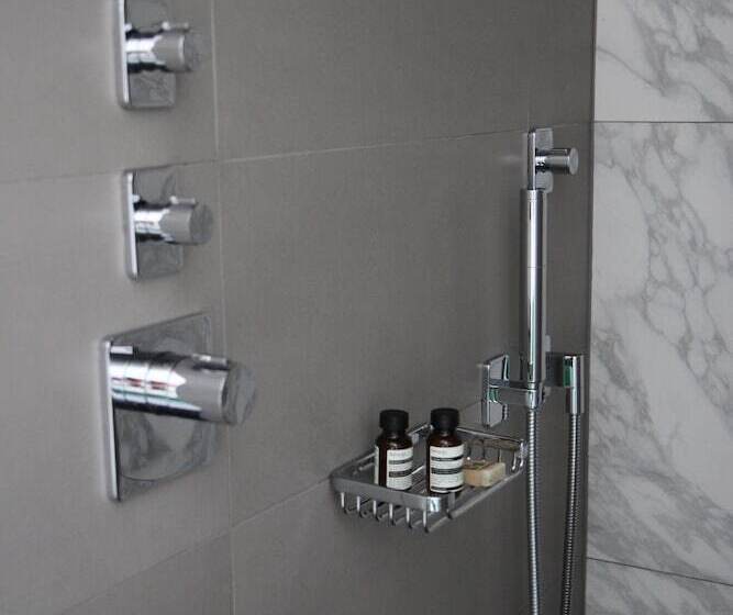 اتاق لوکس, Quatorze