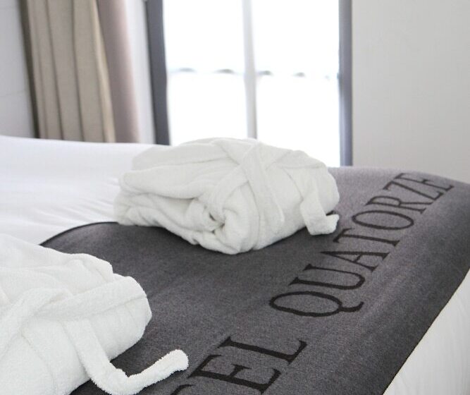 اتاق لوکس, Quatorze