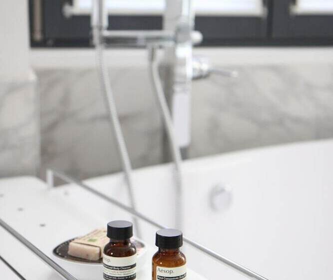 اتاق اجرایی, Quatorze