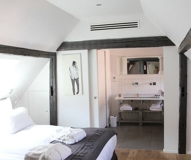 اتاق اجرایی, Quatorze