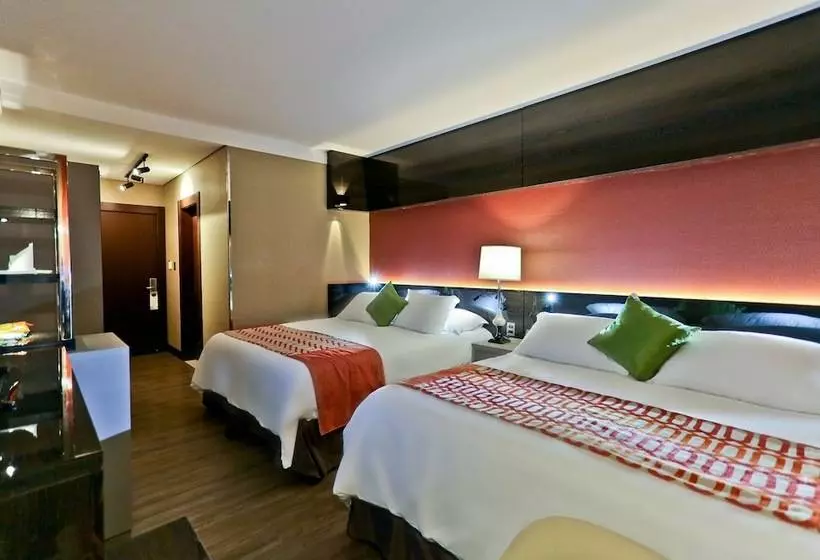 デラックスの4人部屋, Sandri Palace