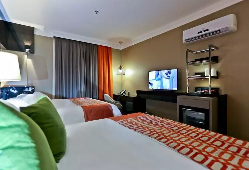 デラックスの4人部屋, Sandri Palace