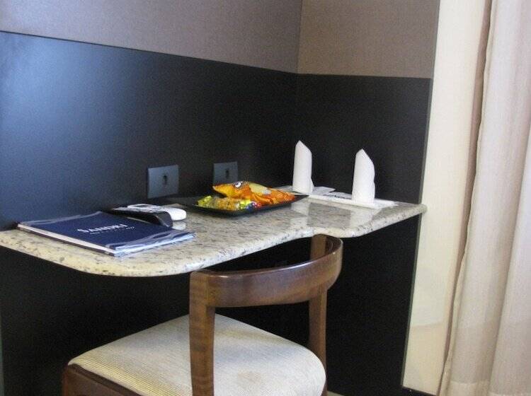 수피리어 트리플 룸, Sandri Palace