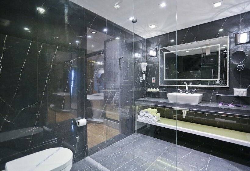 마스터 스위트, Sandri Palace