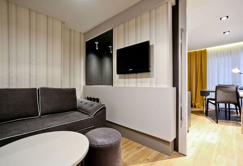 마스터 스위트, Sandri Palace