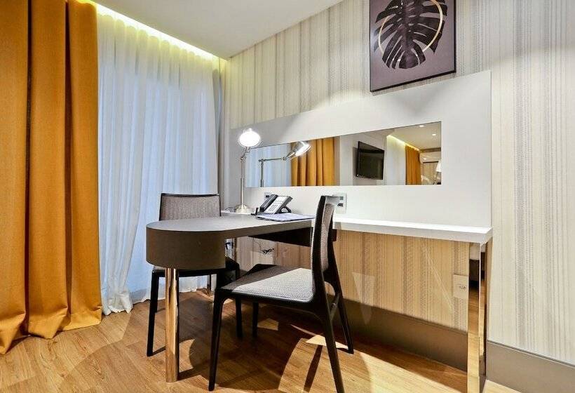 마스터 스위트, Sandri Palace