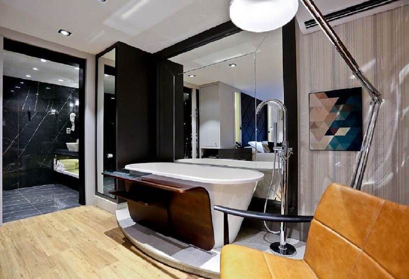 마스터 스위트, Sandri Palace