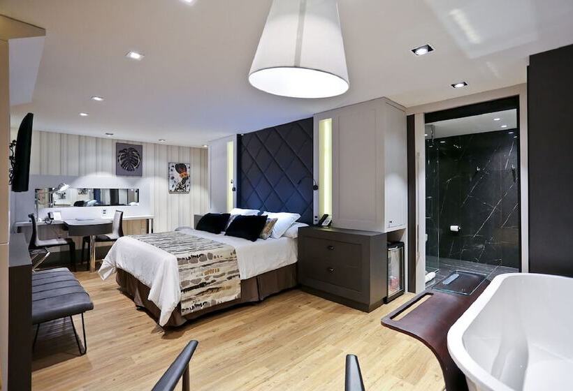 마스터 스위트, Sandri Palace