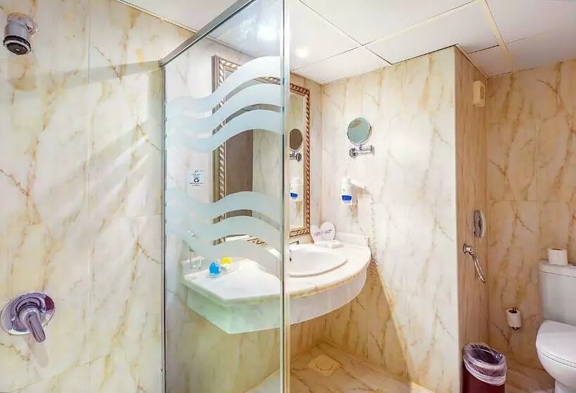 اتاق خانوادگی, Titanic Palace Families And Couples Only