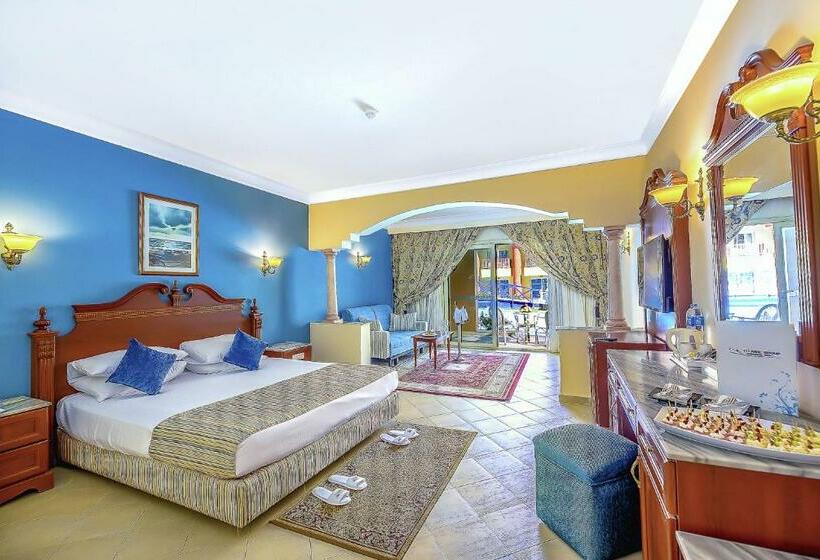 اتاق ساده سه نفره, Titanic Palace Families And Couples Only