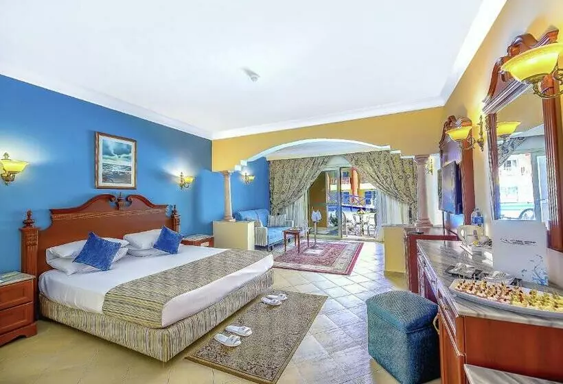 اتاق ساده سه‌ نفره, Titanic Palace Families And Couples Only