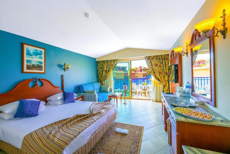 بانگلوی استاندارد, Titanic Palace Families And Couples Only