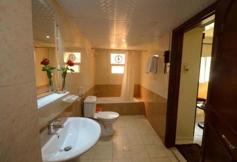 标准三人间, Index Hotel