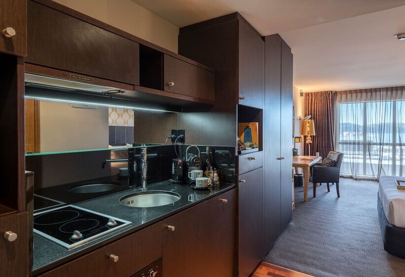 סטודיו אקזקיוטיב, Museum Apartment Hotel, Independent Collection By Evt