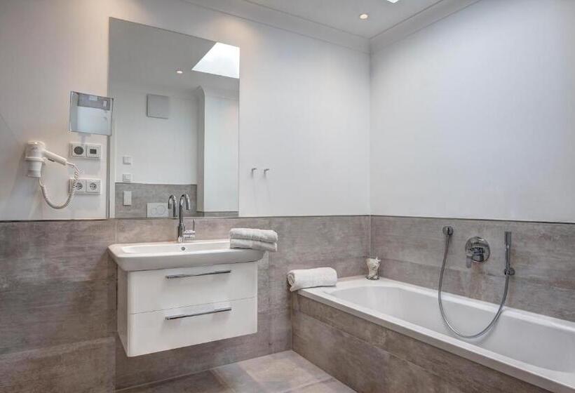 オーシャンビュースイート, Aparthotel Villa Lea