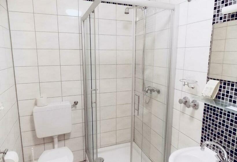 חדר סטנדרט יחיד, Zur Post