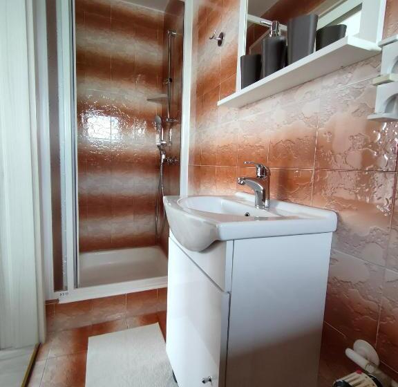 اتاق استاندارد با بالکن, Apartments & Rooms Aleksandra