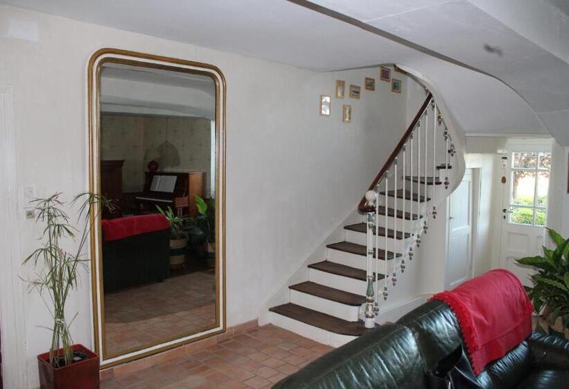 غرفة قياسية, L Ancien Presbytere