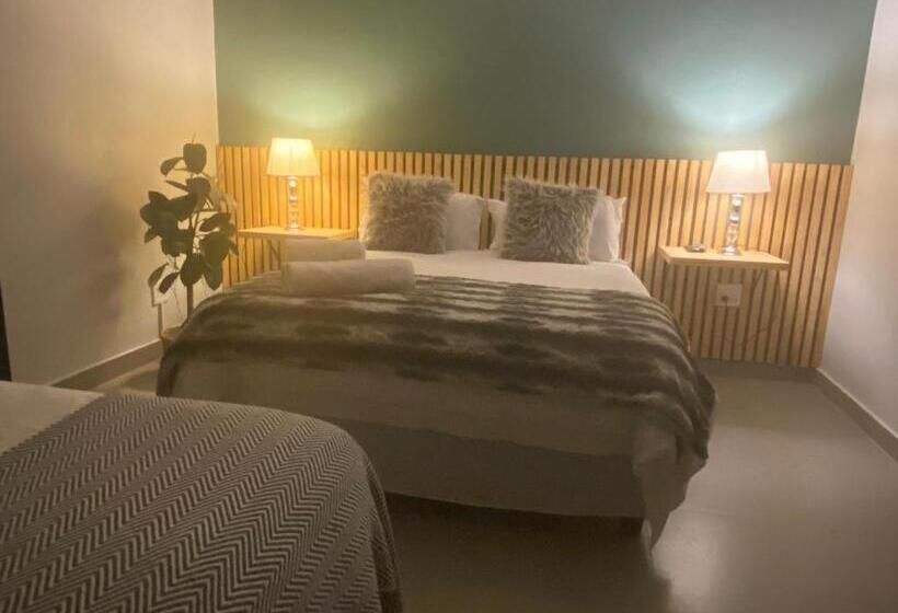 סטודיו דלוקס, La Benroy