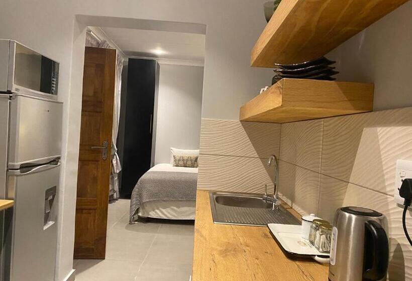 סטודיו דלוקס, La Benroy