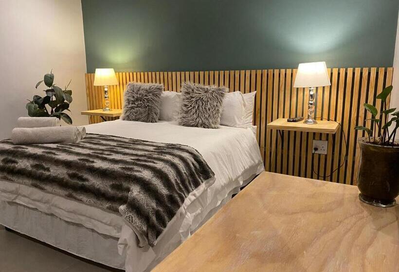 סטודיו דלוקס, La Benroy