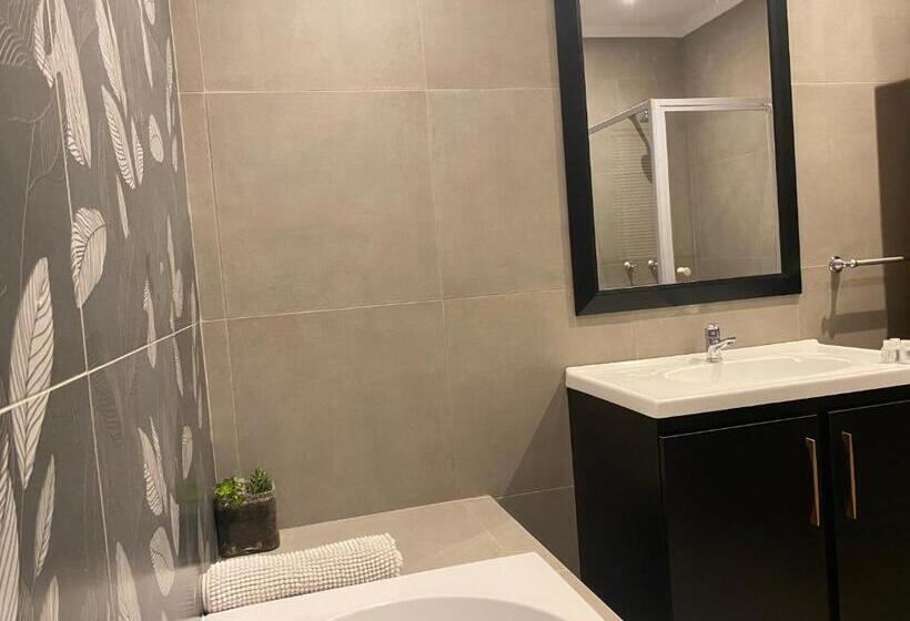 Студия Deluxe, La Benroy