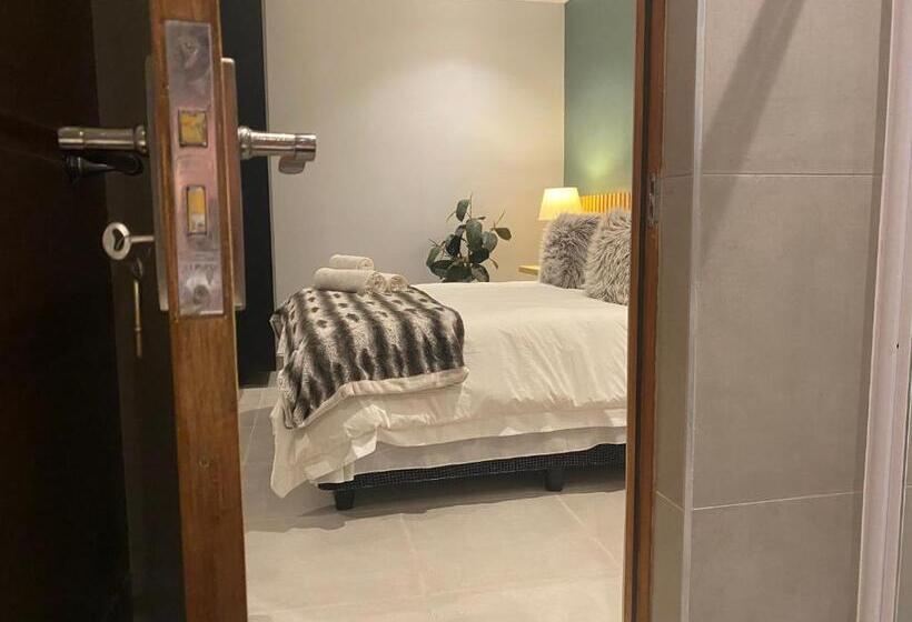 סטודיו דלוקס, La Benroy