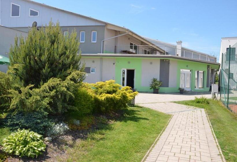 غرفة قياسية رباعية, Penzión Rocket Club