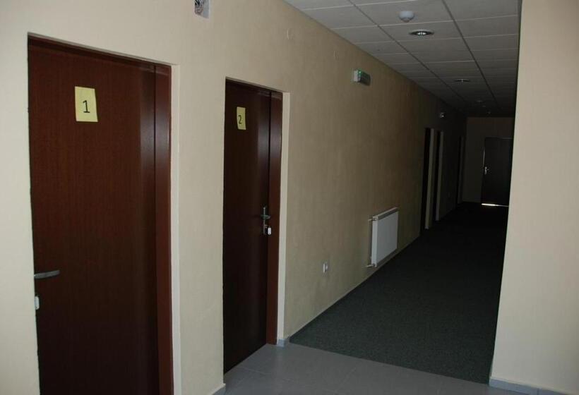 غرفة قياسية رباعية, Penzión Rocket Club