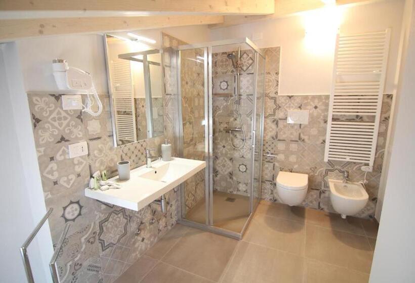 سوییت لوکس, Spagnoi Rooms