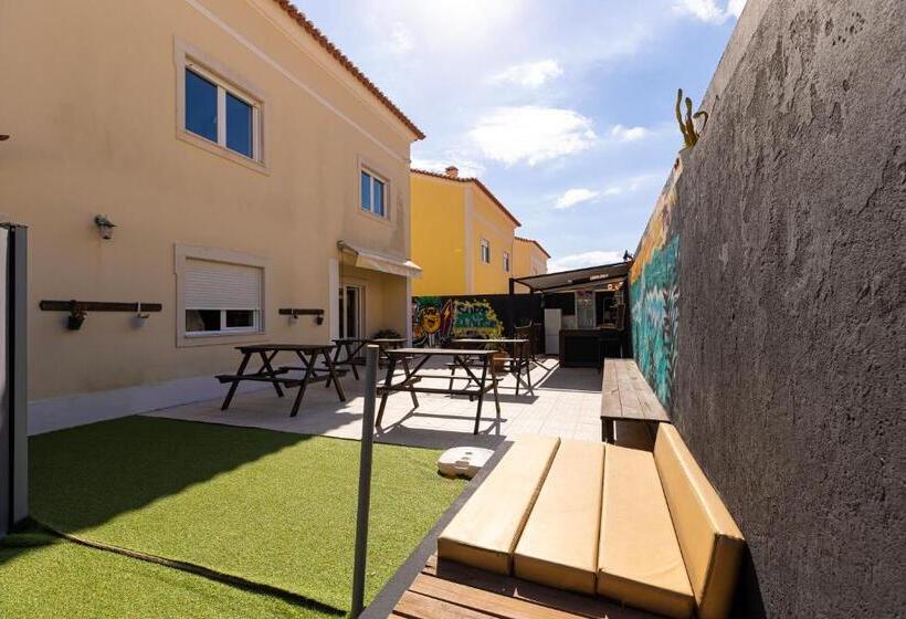 스탠다드 4인용 룸 공용 욕실, Pineapple Surf House